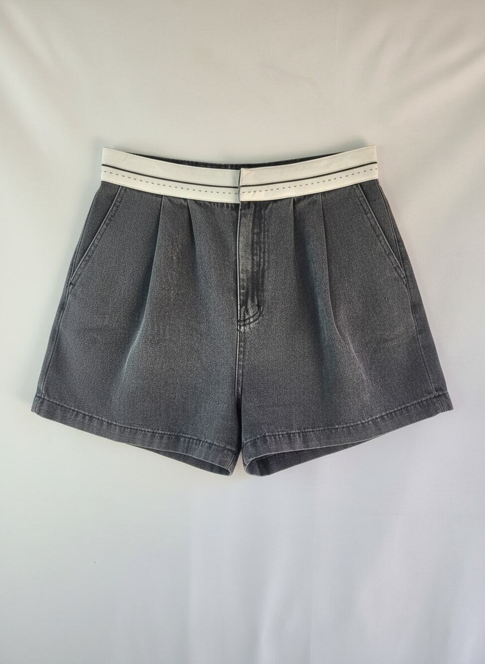Preppy FREEMARKET Black Denim High-Rise Pleated Shorts with White Band Women's L